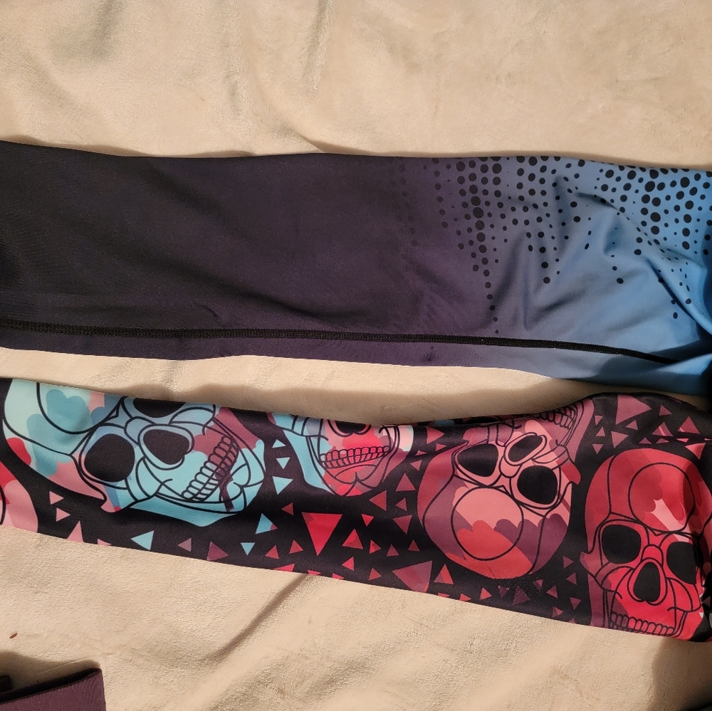 CVG Reversible Skulls legging